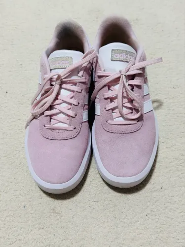 Tênis Adidas casual original 