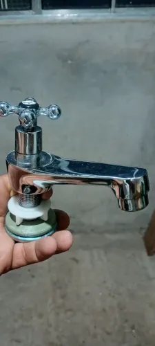 Vendo 2 torneiras de metal