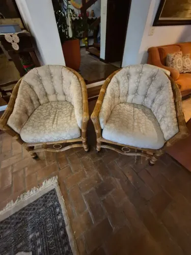 02 Poltrona em Vime com Estofado - Estilo Clássico e Confortável