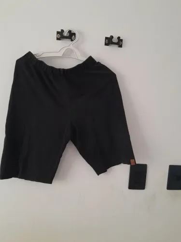 Bermuda preta. Para adolescente entre 13 a 16 anos. Marca Malwee Kids.