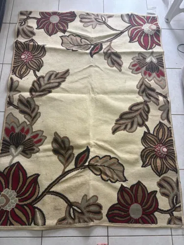 VENDO TAPETE BEGE COM FLORES 1,33Mx1,90M