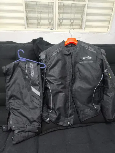 Vende-se Conjunto de Motociclista Impermeável.
