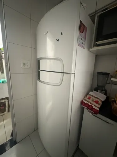 Vende uma geladeira