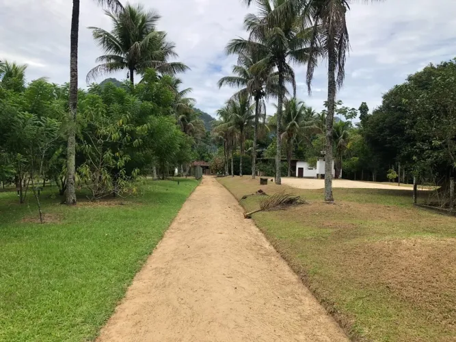 Sítio à Venda em Macaé: 360m², 2 Quartos, 1 Suíte, 5 Banheiros