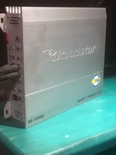 Amplificador Roadstar 1500