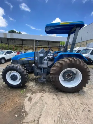 CONTAGEM MG - TRATOR DE PNEUS NEW HOLLAND TL 75 ANO 2012 COM 12.900H