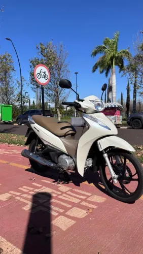 HONDA BIZ 125 2023 - VENDO OU TROCO POR CARRO