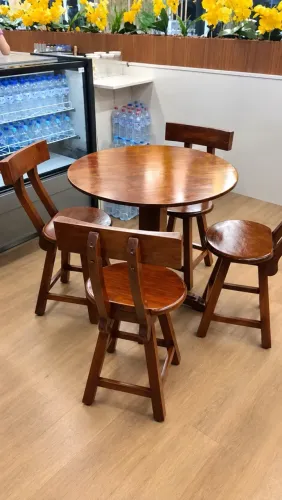 Banqueta de madeira 