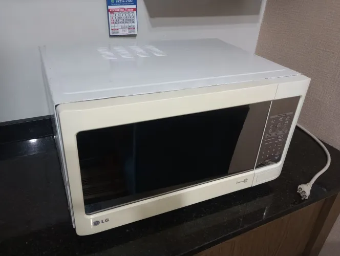 Microondas LG 30 litros com Função Grill 