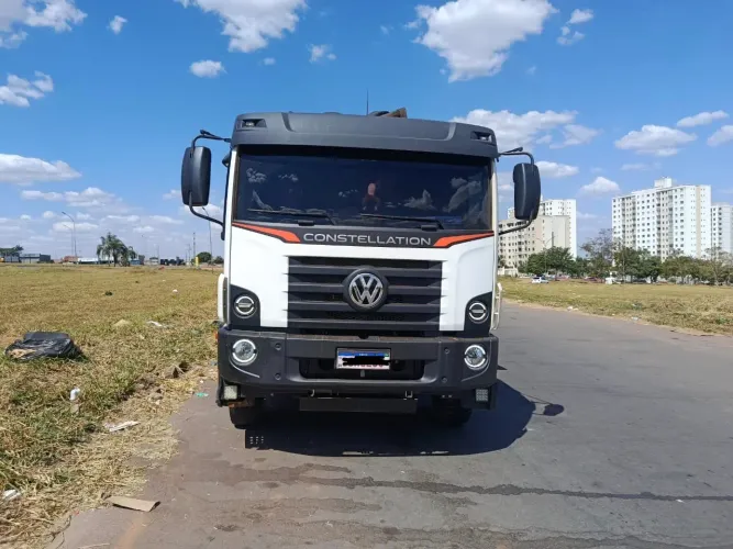 Caminhão VW/27.260 CRM 6X4 2025 Caçamba - Único dono