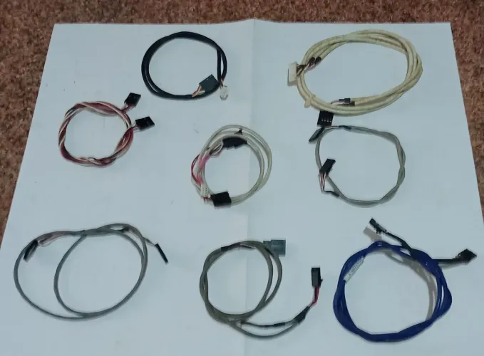 Lote R$ 20,00. Cada R$ 8,00. Cabos Áudio CD/DVD. P.C interno conex. Placas -Mae. Func.