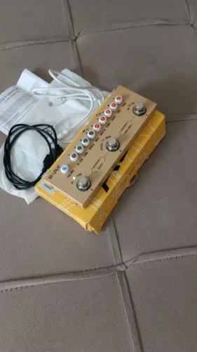 Pedal M-Vave cube baby AC p/ violão 