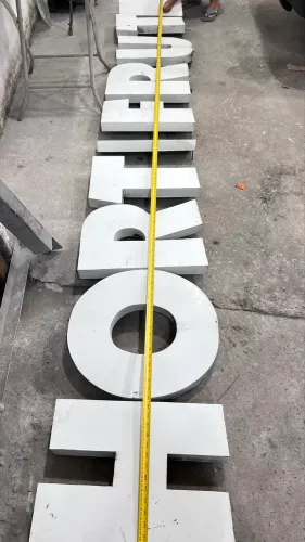 Letras em aço galvanizado