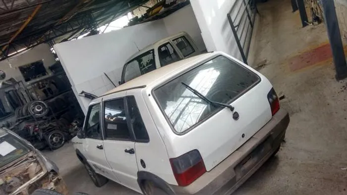 Fiat Uno 2004 gasolina sucata para retirada de peças