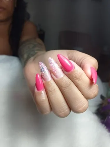 Manicure - Alongamento em Gel - Temos adesivos do Brasil - No Setor Garavelo