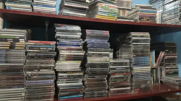 Cds de Rock + de 1.0 00 cds rock Rap pop e mpb