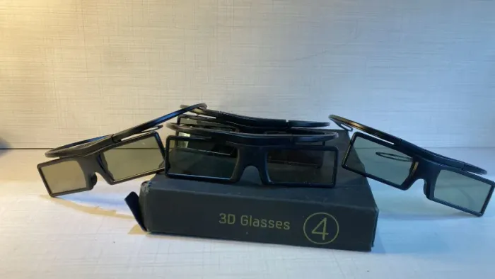 Kit com 4 óculos ativos 3D originais Samsung para TV.