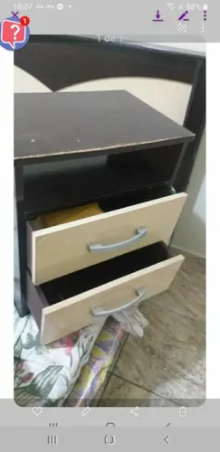 Mesinha de cabeceura com marcas uso