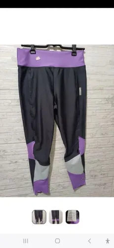 Calça Legging Preta com Detalhes Roxo e Cinza