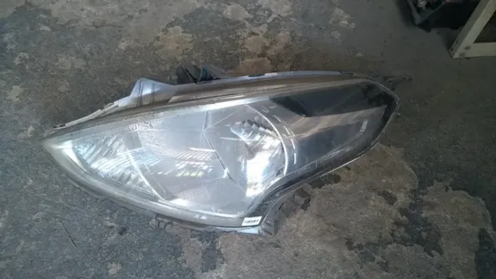 Farol Esquerdo Nissan Versa 2016 (2)
