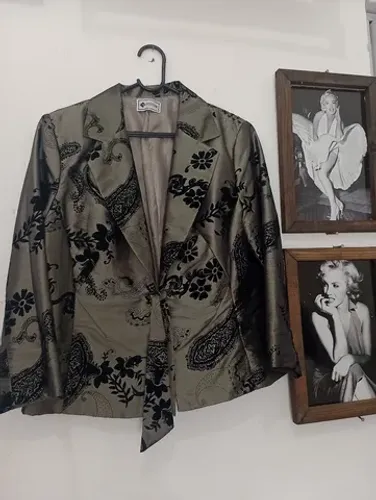 Blazer Thaier verde e detalhes em veludo preto