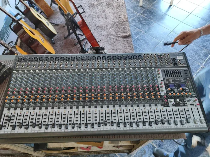 Mesa de Som Behringer 32 canais