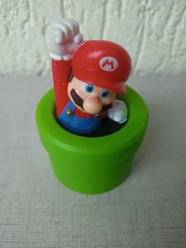 Boneco Mario no cano do Super Mario Bros McDonald's 