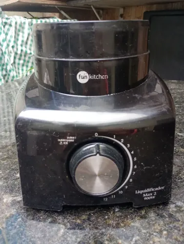 LIQUIDIFICADOR 900 WTS DE POTÊNCIA E 12 VELOCIDADES 