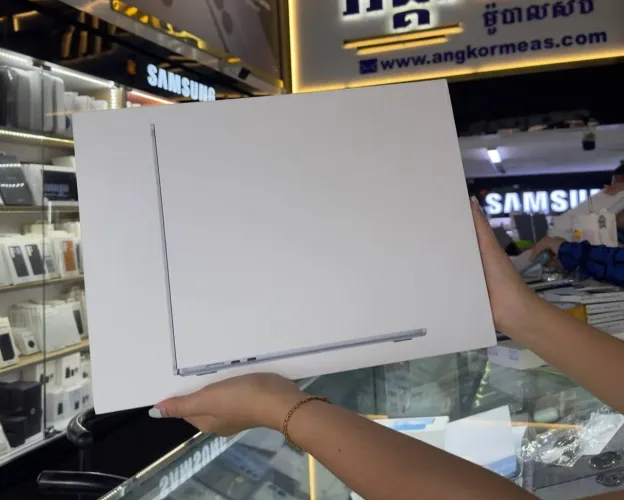 MacBook Air M4 15.2 16GB/ 256SSD