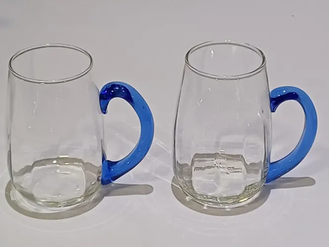 Canecas de vidro com alça azul - Novas