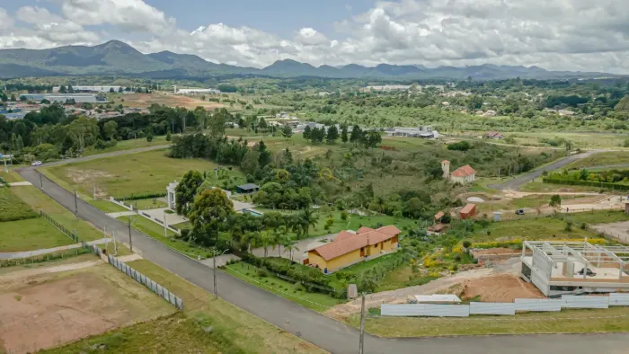 CHÁCARA DE 3.500M² COM CASA DE 200M², CONDOMÍNIO FECHADO, EM QUATRO BARRAS