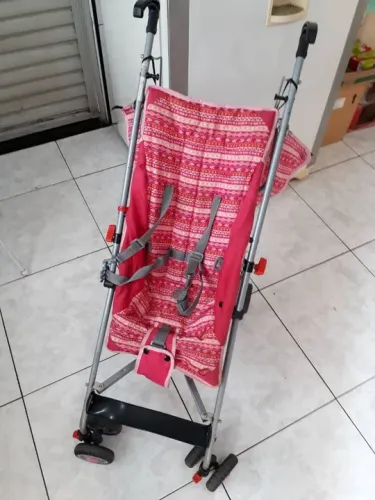 Carrinho de Bebê Rosa Dobrável