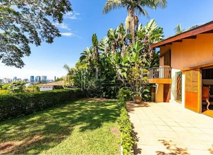 Rua Fechada com Vista para o Jockey Clube