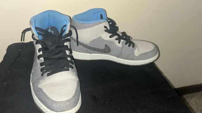 Air Jordan 1 Mid Cinza e Azul