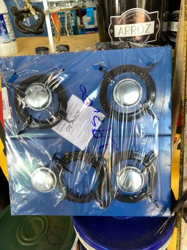 Fogão de 4 bocas a gás ideal para uso em bares e restaurantes