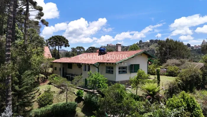 Casa em Localização Nobre à Venda na Região de Capivari - Campos do Jordão/SP