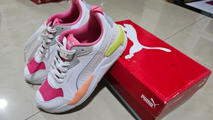 Tênis branco/colorido- modelo EXCLUSIVO