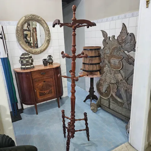 Móveis antigos, cabideiro antigo de madeira , antiguidades 