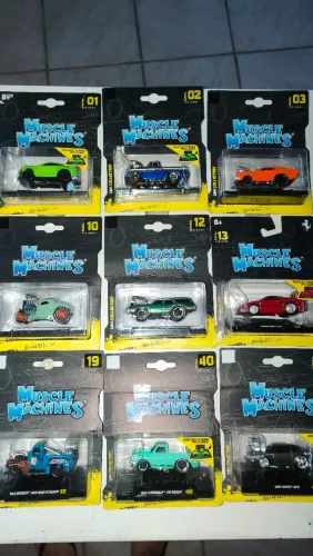 Coleção miniaturas muscle machines 1/64