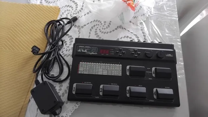 Pedaleira digtech RP5