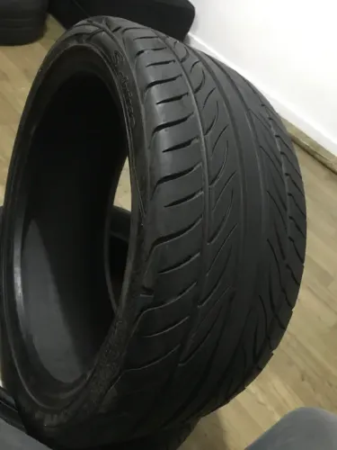 Pneu 225/35/17 Yokohama por 250$ seminovo peça única 