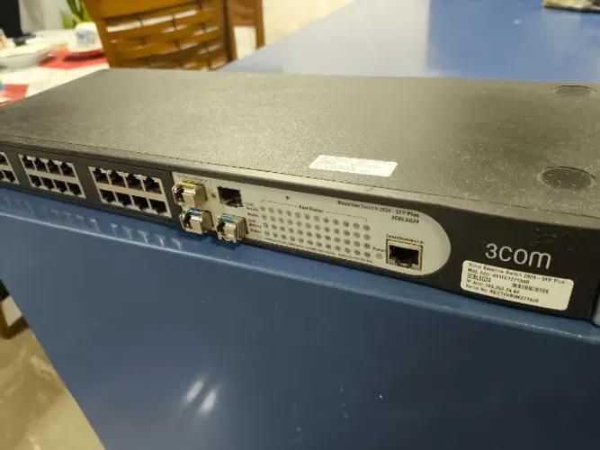 Switch 3com Baseline 2924 SFP Plus