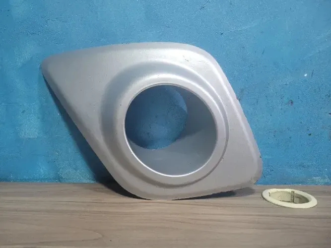 Moldura do Farol de milha Direito Renault Sandero GT Line (Prata *4