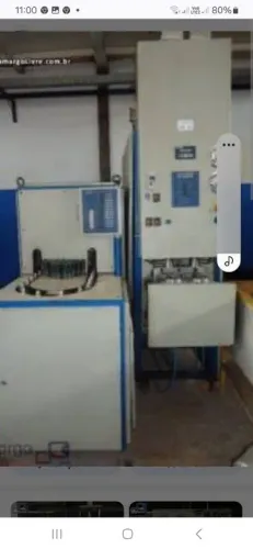 Máquina de soprar garrafas pet