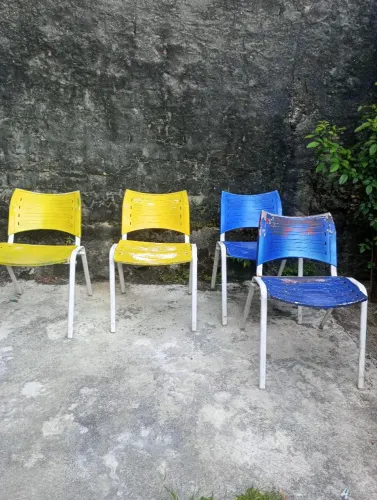 Conjunto de cadeiras de ferro