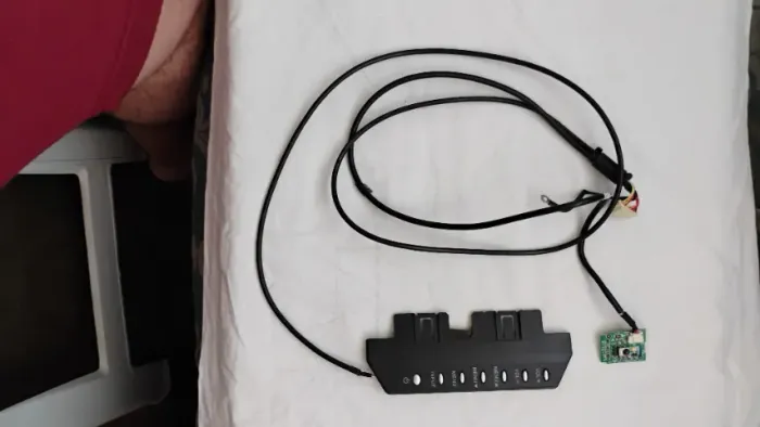 Teclado e Sensor de Controle Remoto - Modelo L26W831 AOC