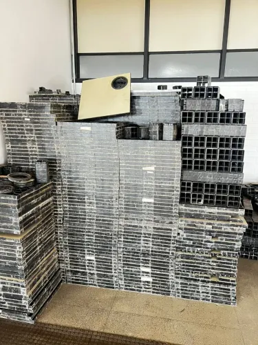 Piso elevado de PVC marca Remaster e piso vinílico 