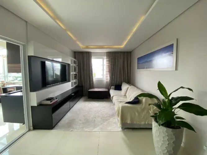 Apto com 03 quartos e terraço fechado