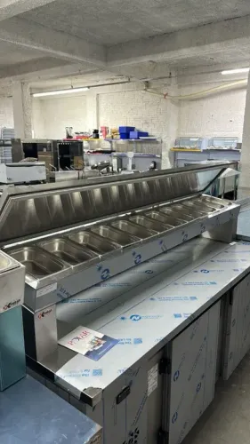 Balcão refrigerado com condimentadora com tampa Polar