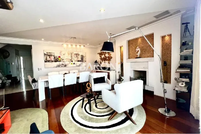 Casa à venda em condomínio fechado no Ibirapuera, 260m², 4 quartos, sendo 1 suíte, terraço